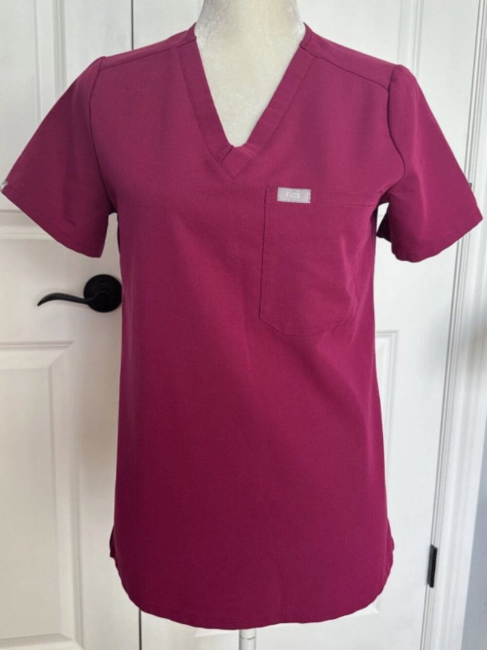 FIGS Catarina Scrub Top One Pocket Dark Magenta Womens XS Technical Collection